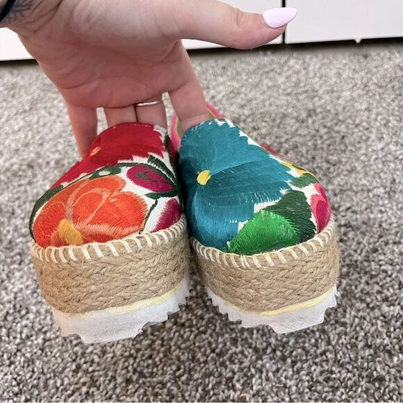 Lola Frish Floral Embroidered Platform Espadrille Slip On Size 23.5 or US 6.5 - Picture 7 of 14